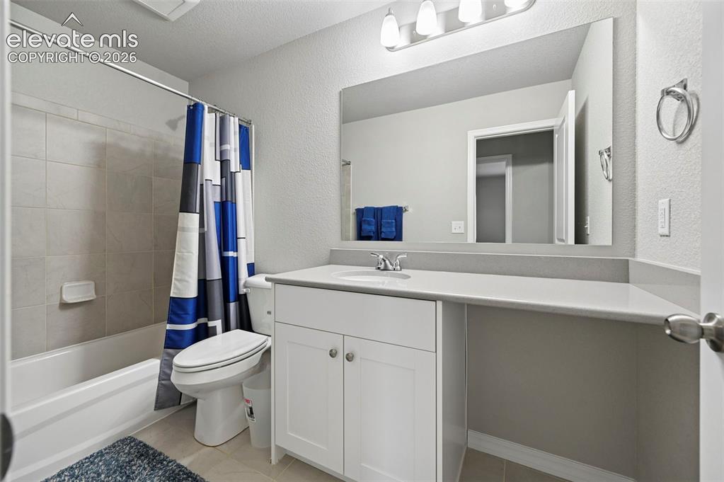 Image 28 of 28: Bathroom