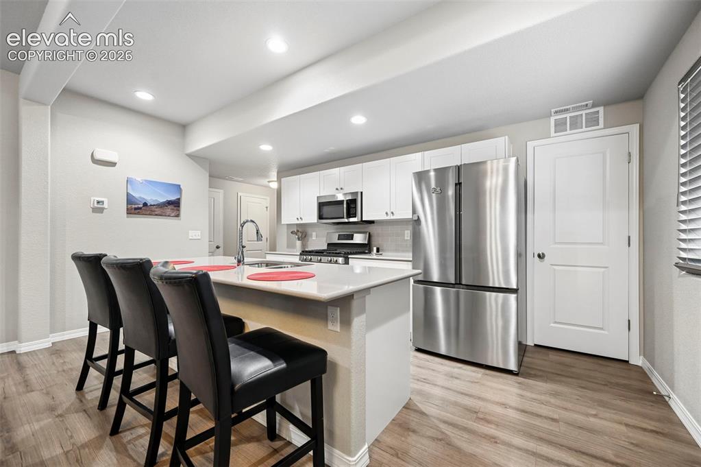 Image 8 of 28: Kitchen