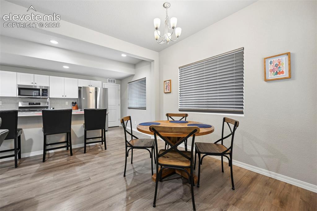 Image 9 of 28: Dining Area