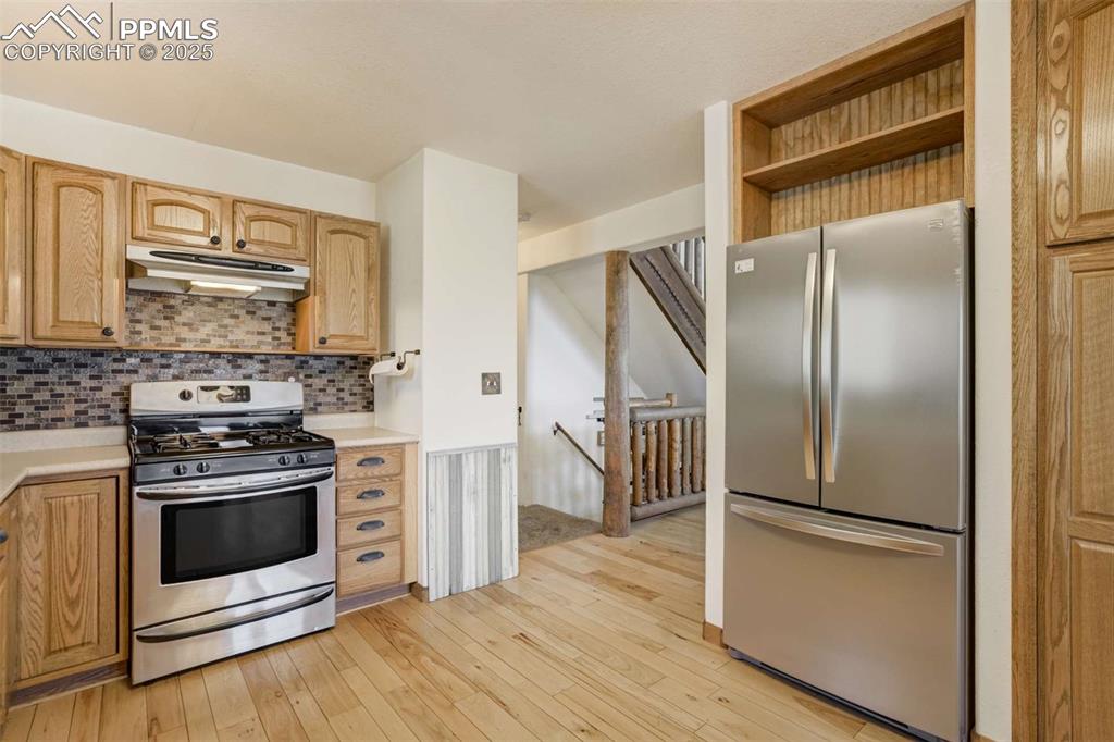 Image 15 of 50: Kitchen