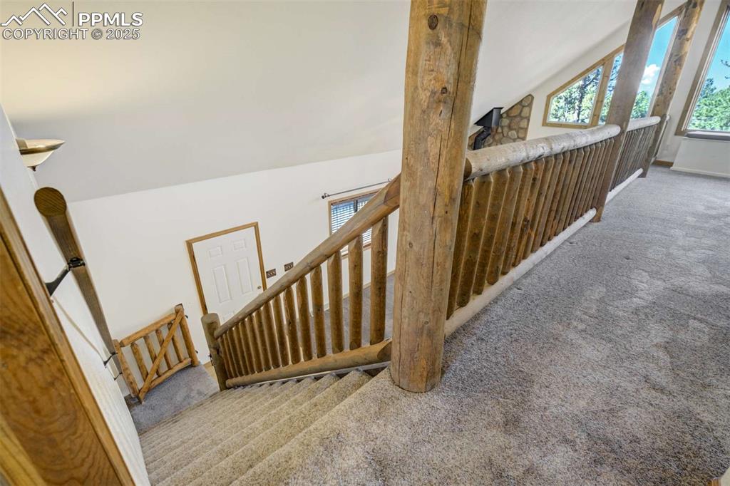 Image 20 of 50: Loft