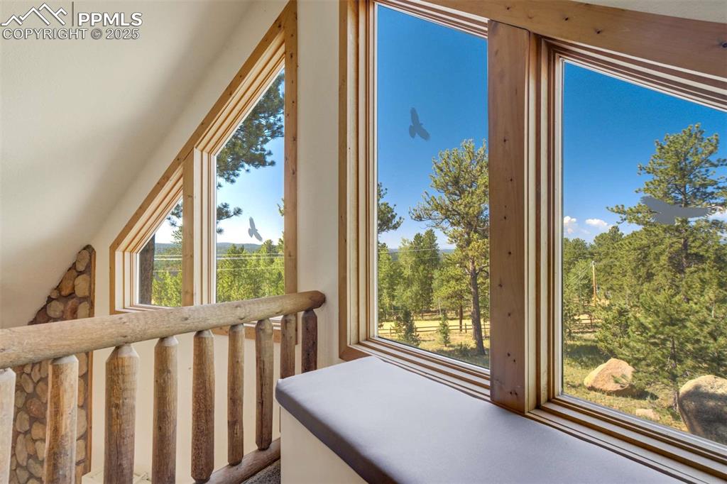 Image 21 of 50: Loft