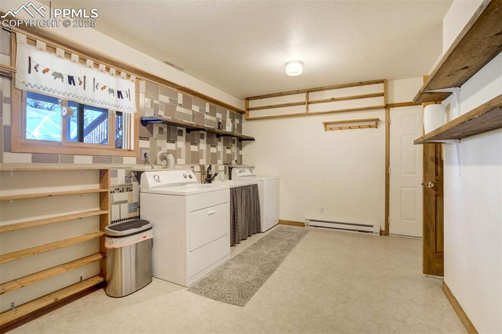 Image 30 of 50: Laundry