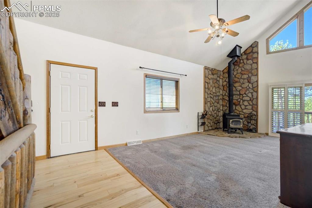 Image 39 of 50: Living Room