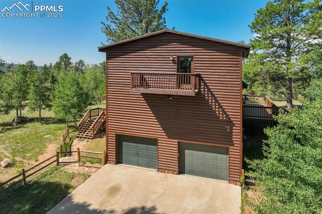 Image 4 of 50: Side of Structure