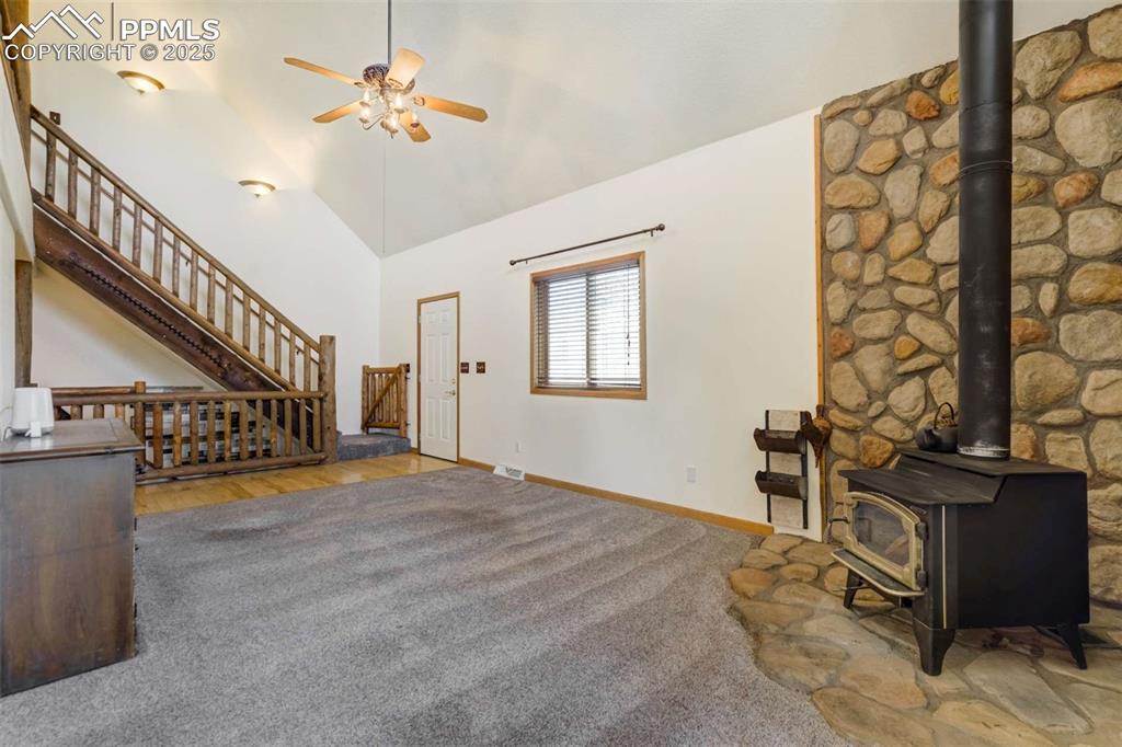 Image 40 of 50: Living Room