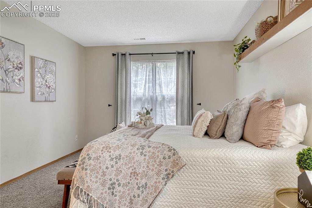 Image 19 of 49: Bedroom