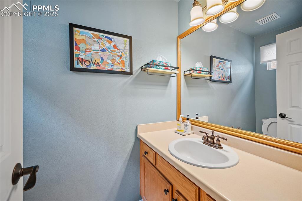 Image 14 of 41: Bathroom