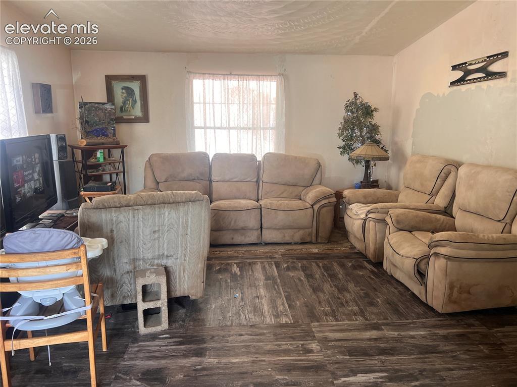 Image 10 of 16: Living Room
