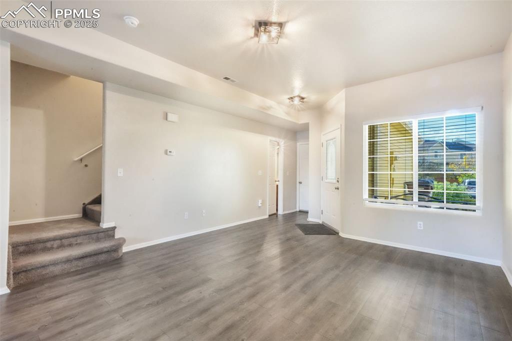 Image 3 of 50: Living Room