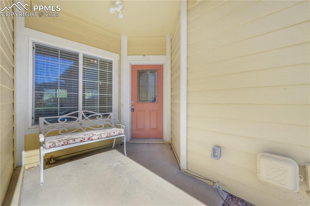 Image 38 of 50: Entry