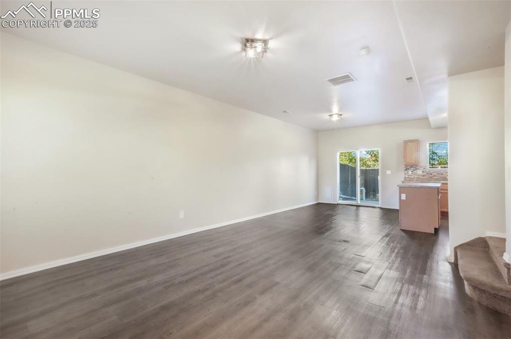 Image 6 of 50: Living Room