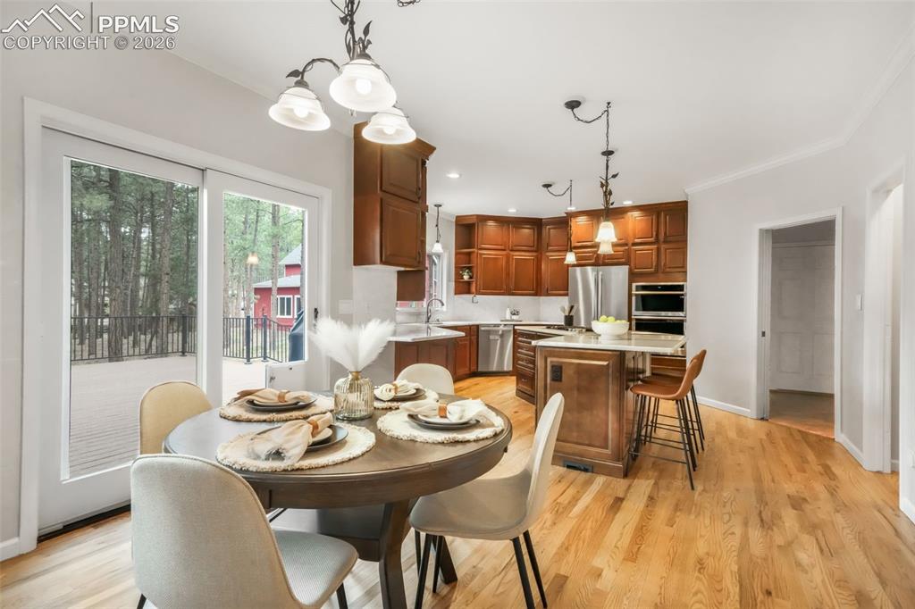 Image 12 of 50: Dining Area
