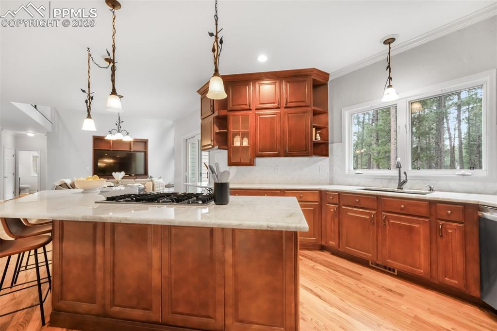 Image 15 of 50: Kitchen