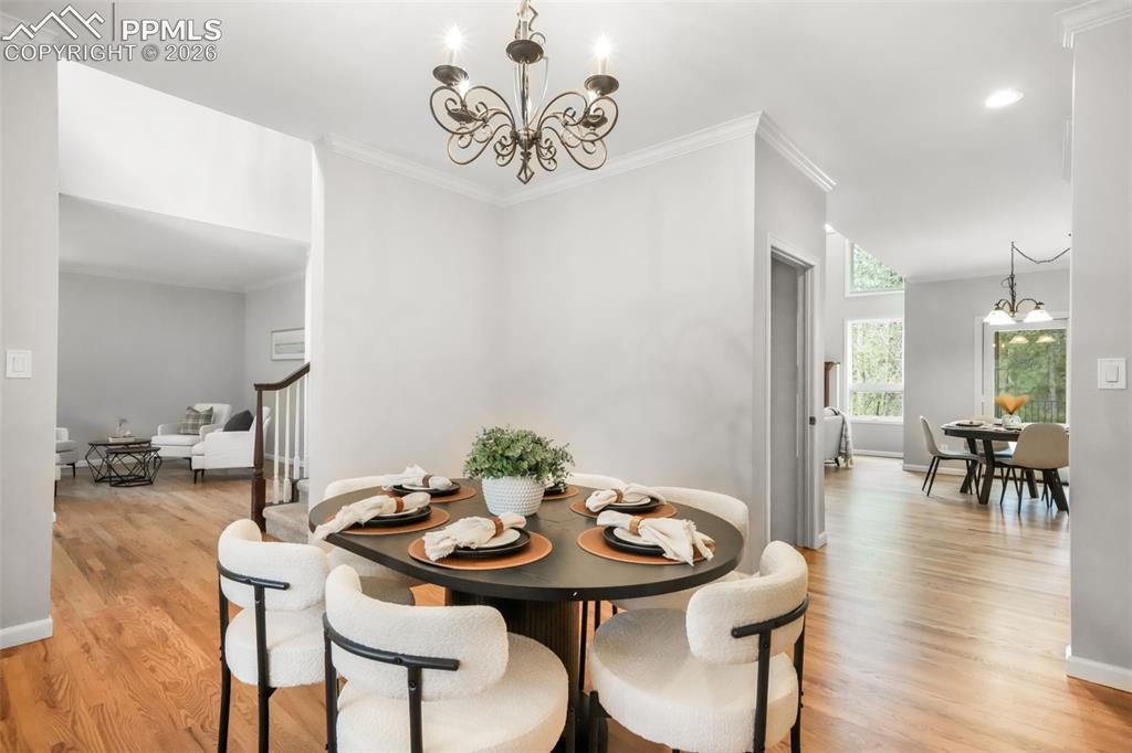 Image 5 of 50: Dining Area