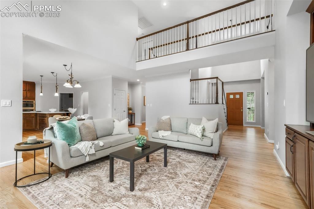 Image 8 of 50: Living Room