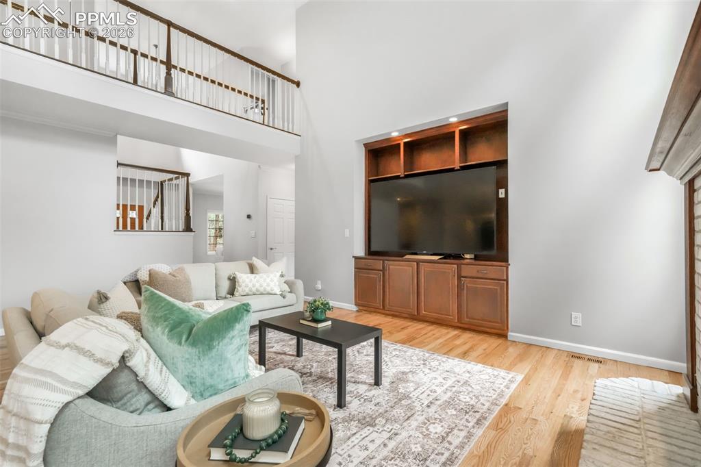 Image 9 of 50: Living Room