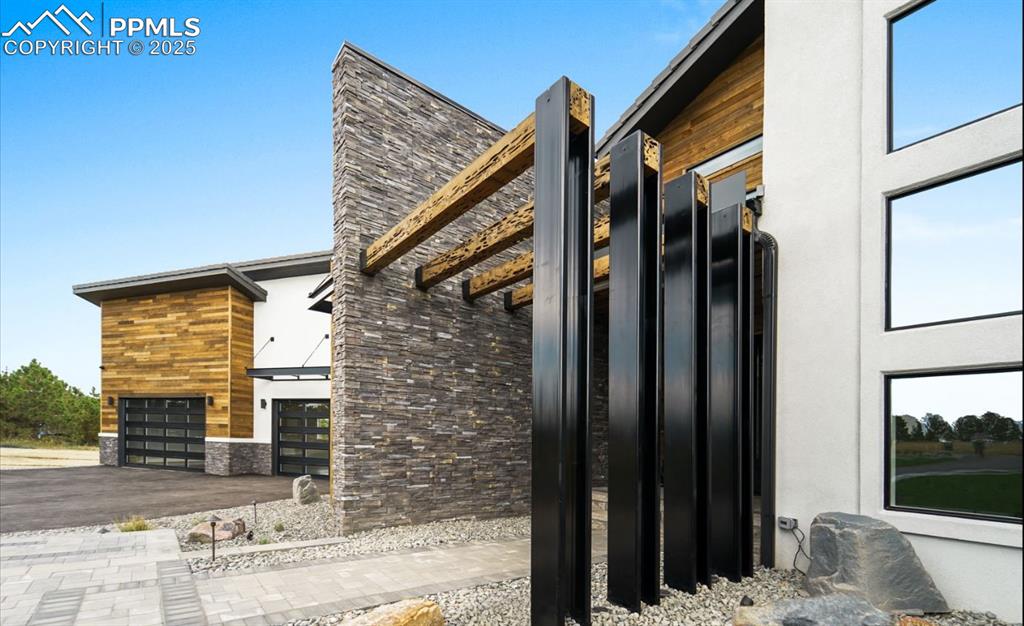 Image 2 of 50: Side of Structure