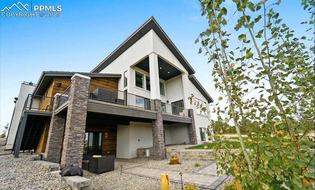 Image 24 of 50: Back of Structure