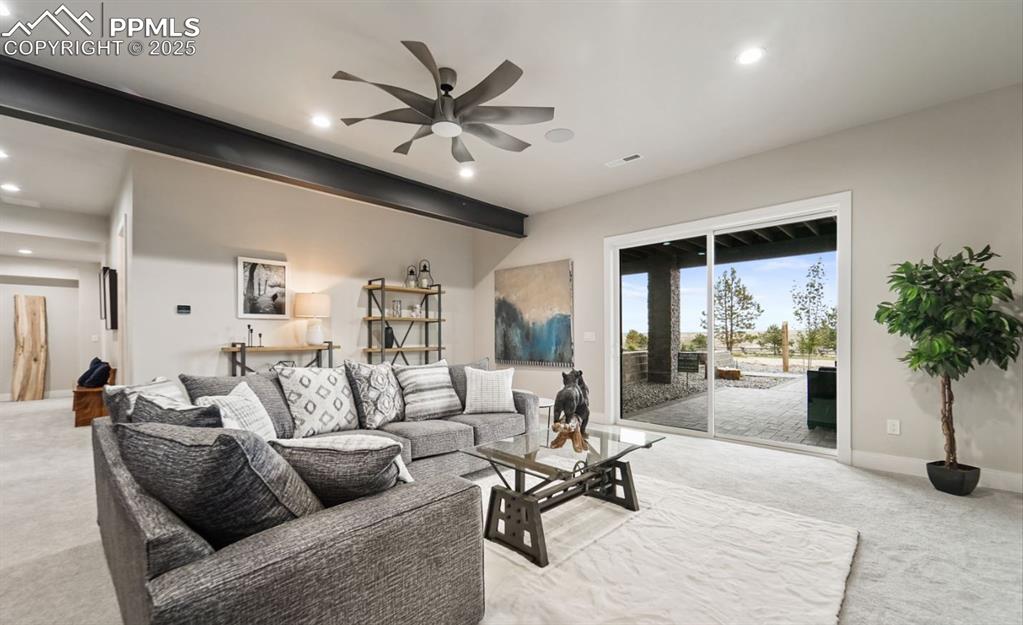 Image 28 of 50: Living Room