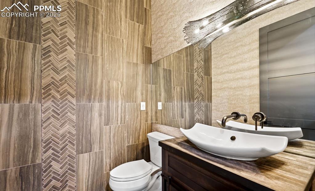 Image 40 of 50: Bathroom