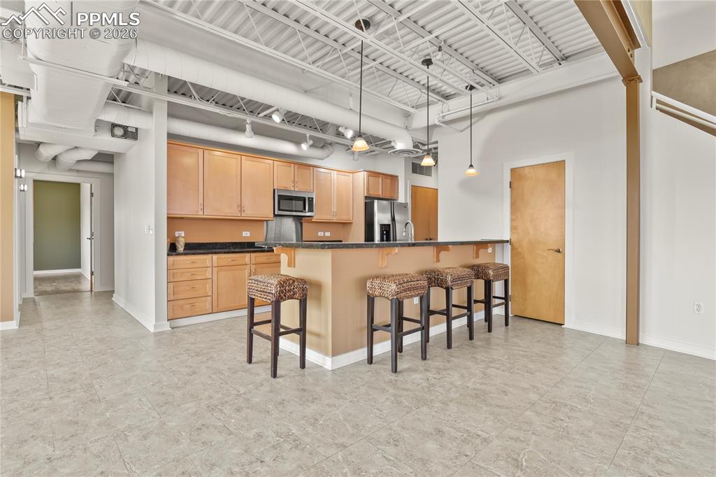 Image 13 of 50: Kitchen