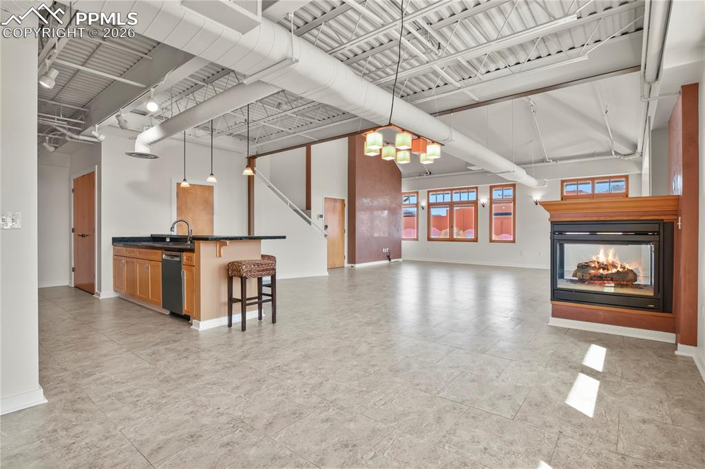 Image 17 of 50: Dining Room