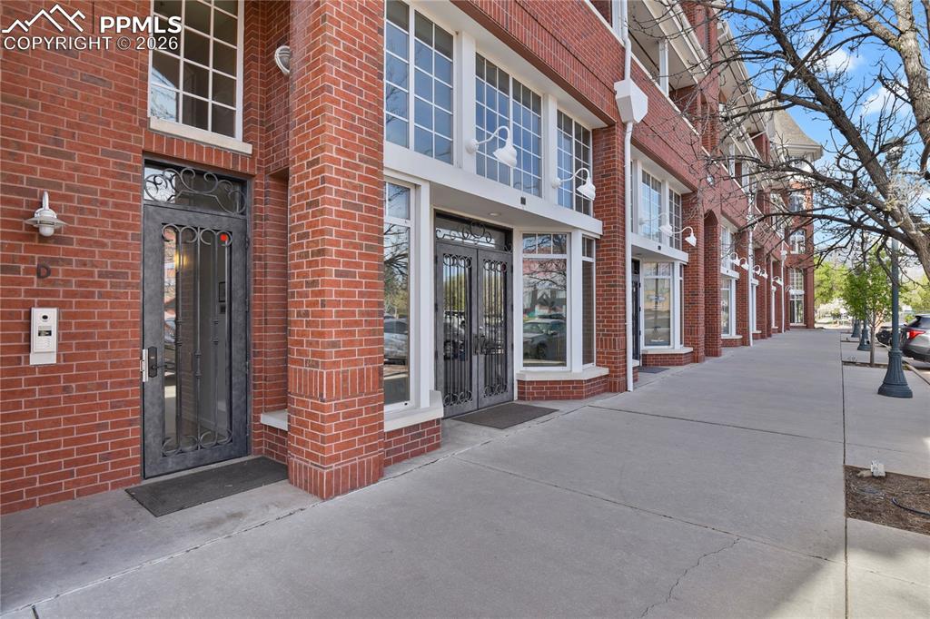 Image 3 of 50: Entry