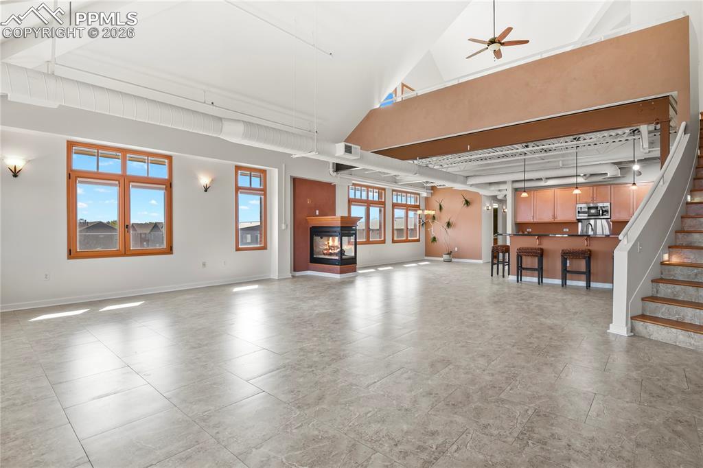 Image 42 of 50: Living Room