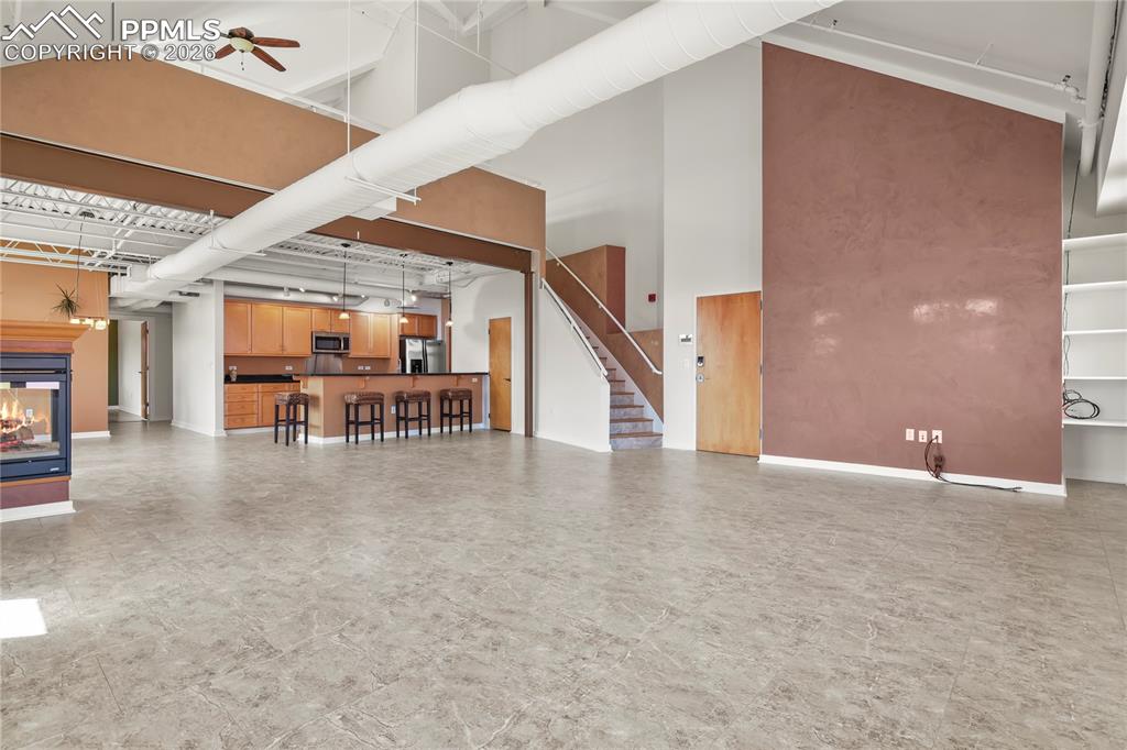 Image 44 of 50: Living Room