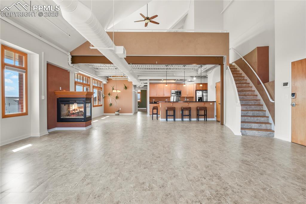 Image 5 of 50: Living Room