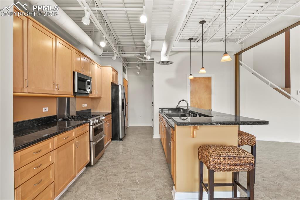 Image 9 of 50: Kitchen