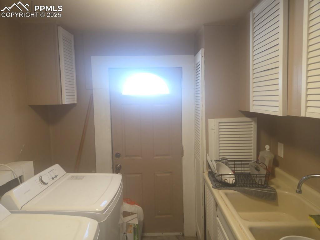 Image 6 of 6: Laundry