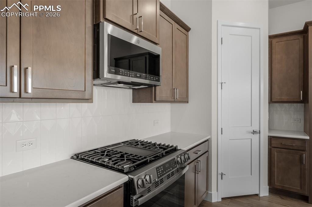 Image 10 of 31: Kitchen