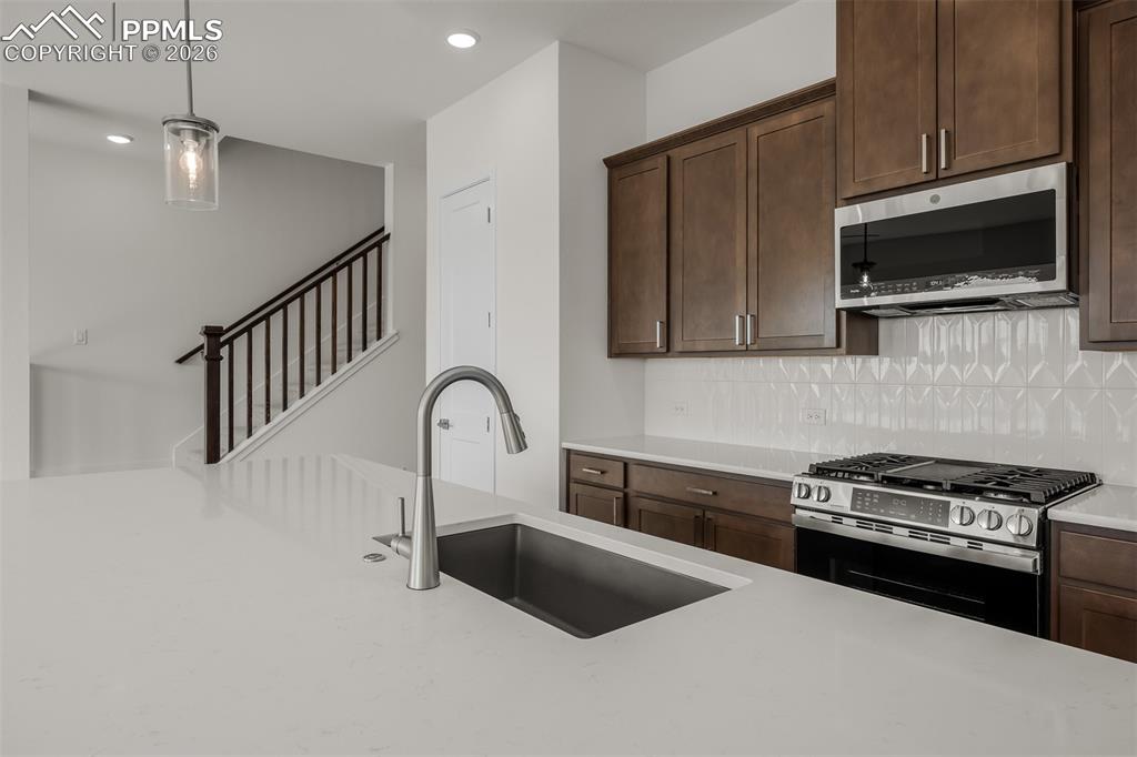 Image 11 of 31: Kitchen