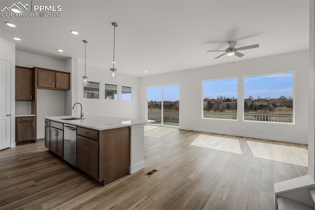 Image 13 of 31: Kitchen