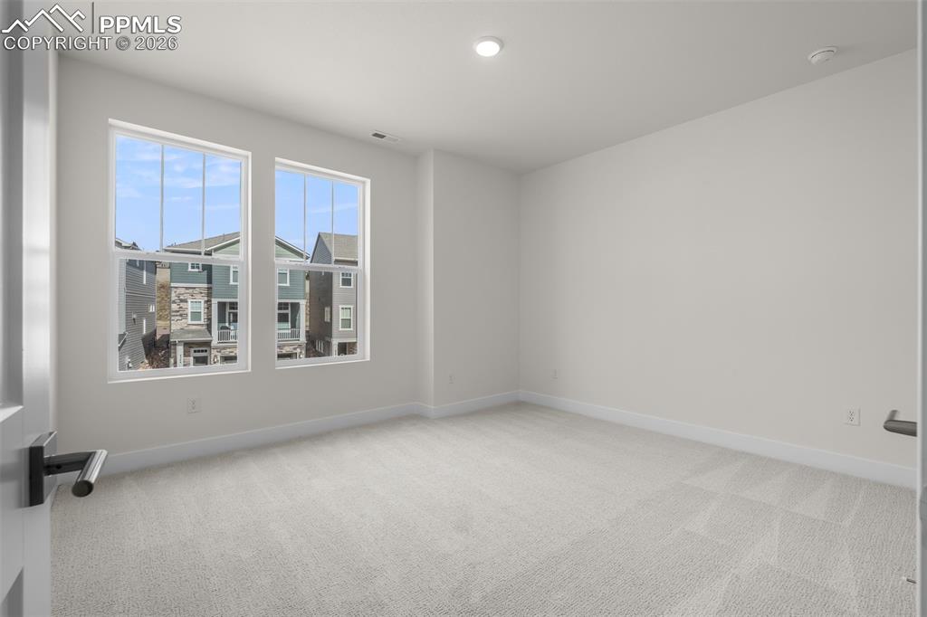 Image 21 of 31: Bedroom