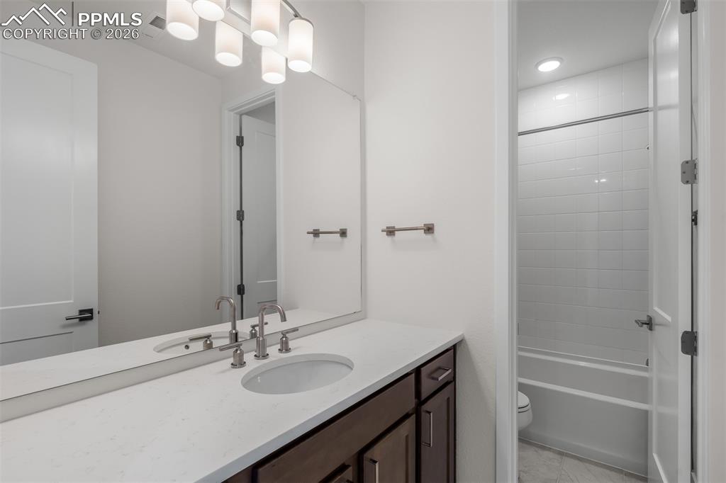 Image 22 of 31: Bathroom