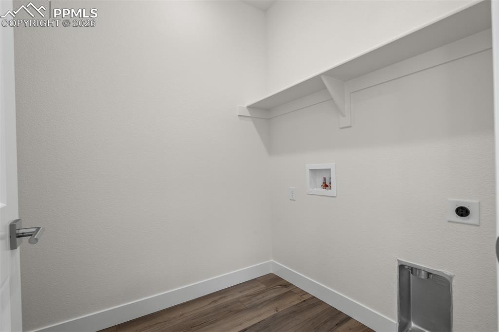 Image 24 of 31: Laundry