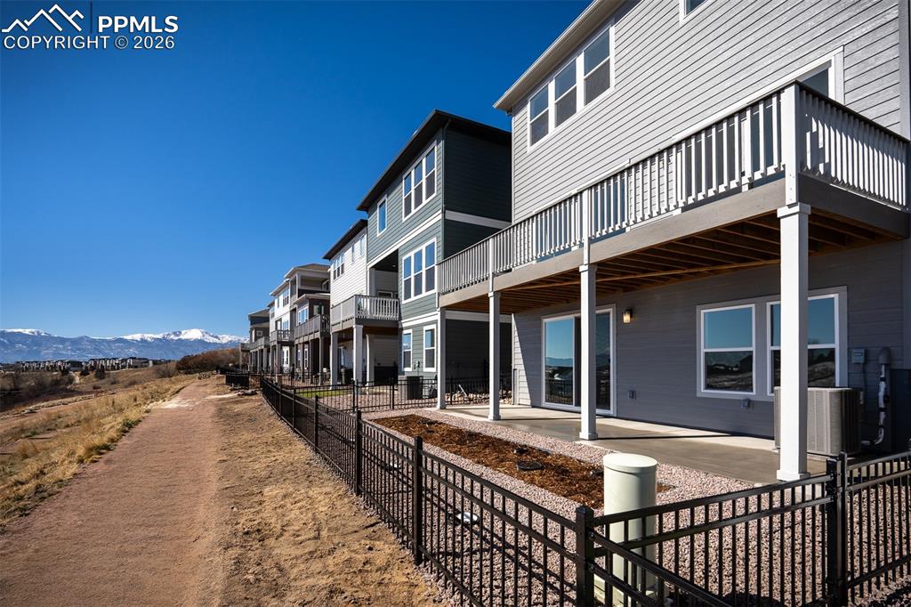 Image 30 of 31: Back of Structure