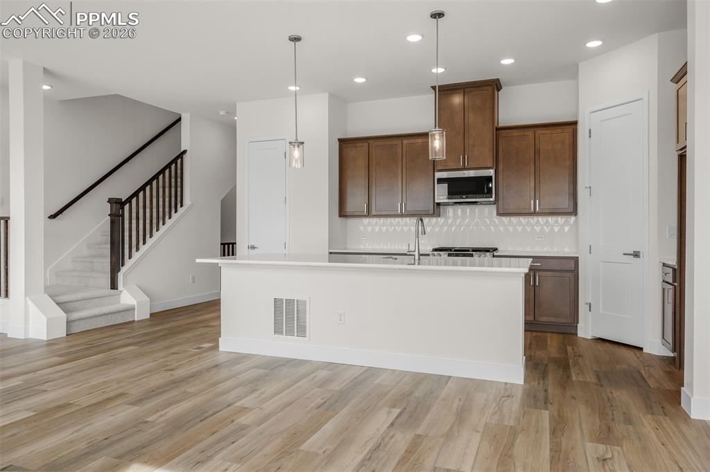 Image 9 of 31: Kitchen