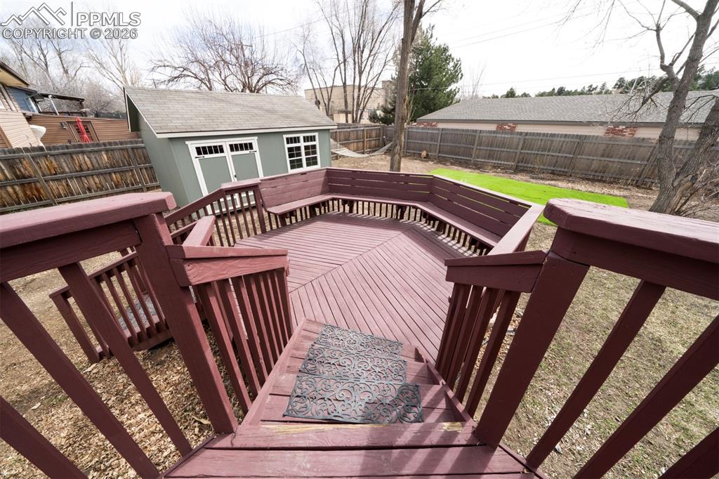 Image 21 of 27: Deck