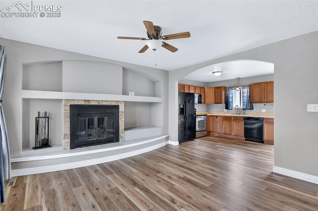 Image 6 of 27: Living Room