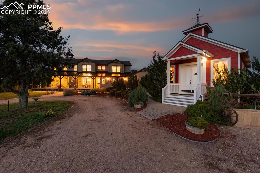 Image 10 of 34: Front of Structure