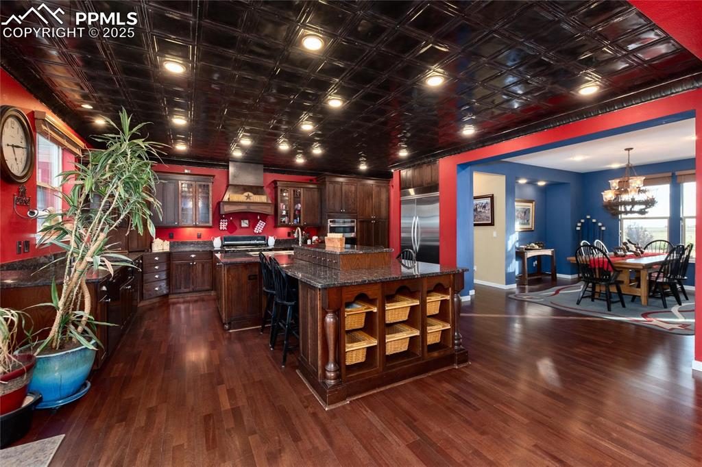 Image 18 of 34: Kitchen