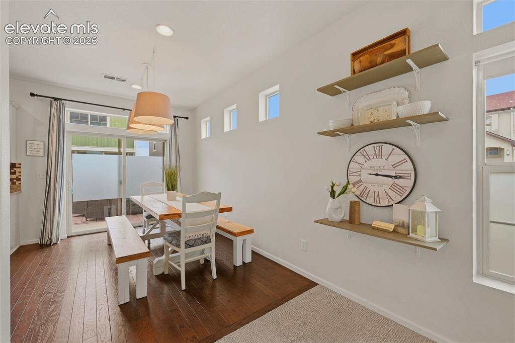 Image 10 of 36: Dining Area