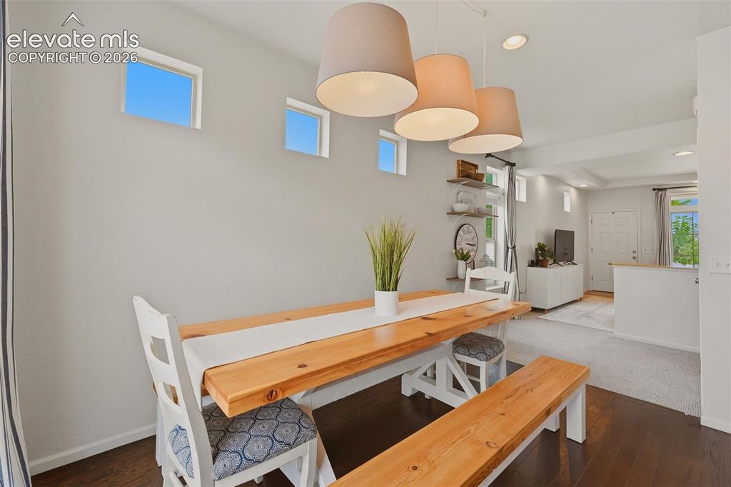 Image 11 of 36: Dining Area