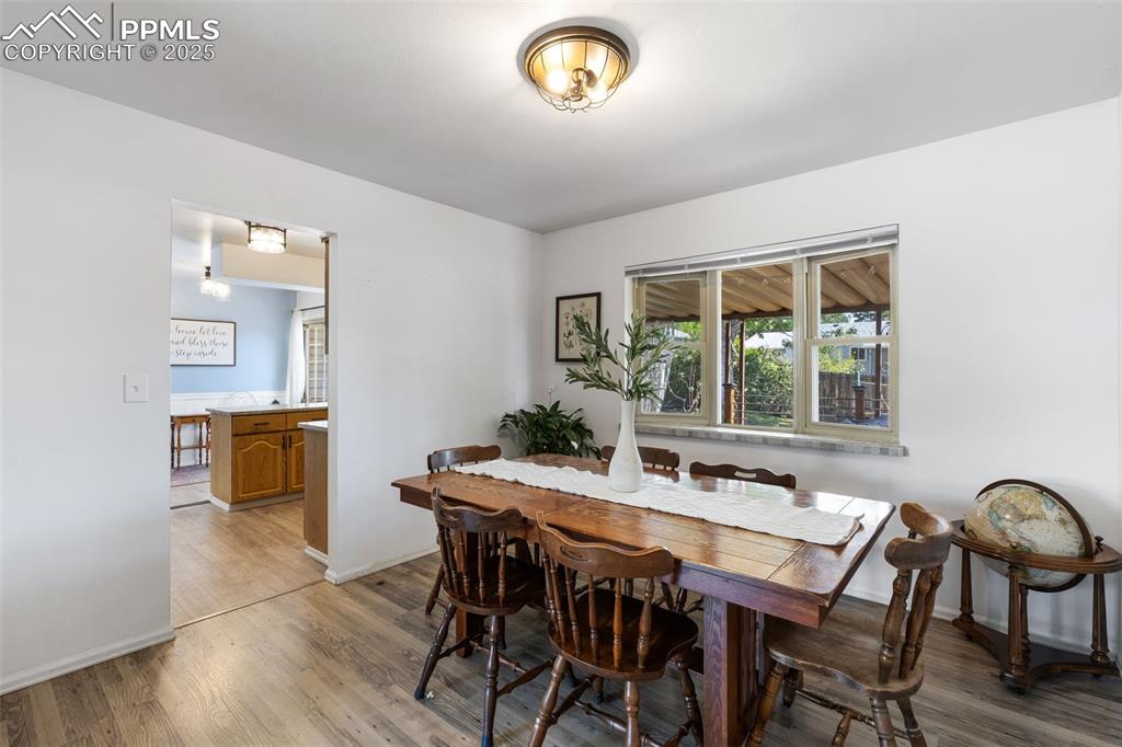Image 12 of 45: Dining Area