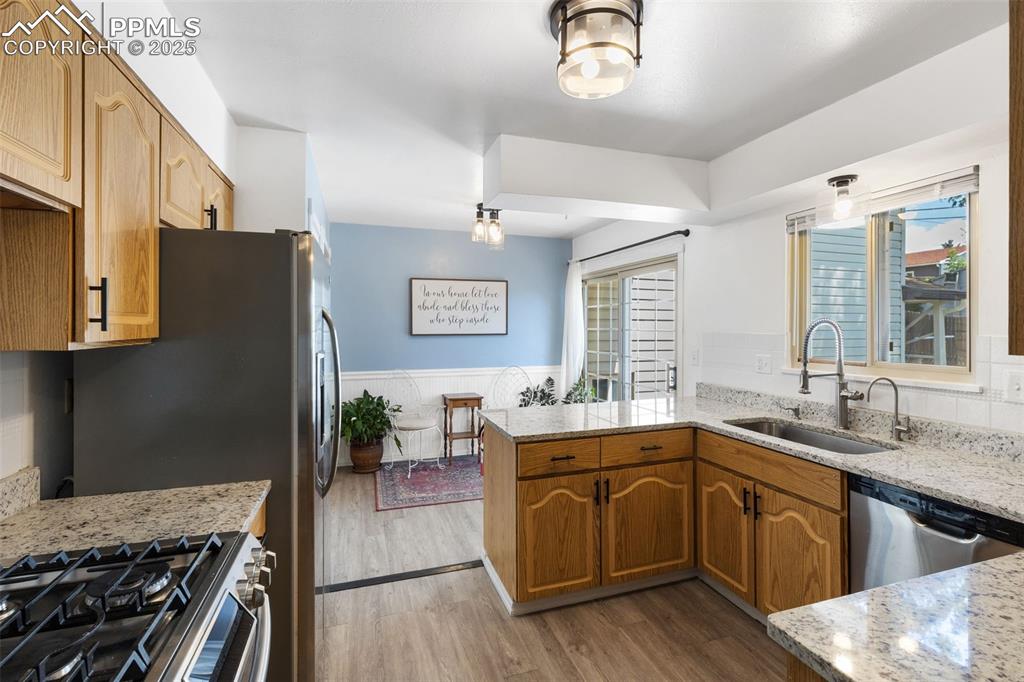 Image 14 of 45: Kitchen