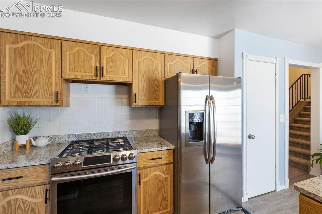 Image 19 of 45: Kitchen